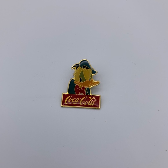 Disney WDW 1986 15th Anniversary Coca Cola (DONALD) Vintage Trading Pin - Picture 1 of 4